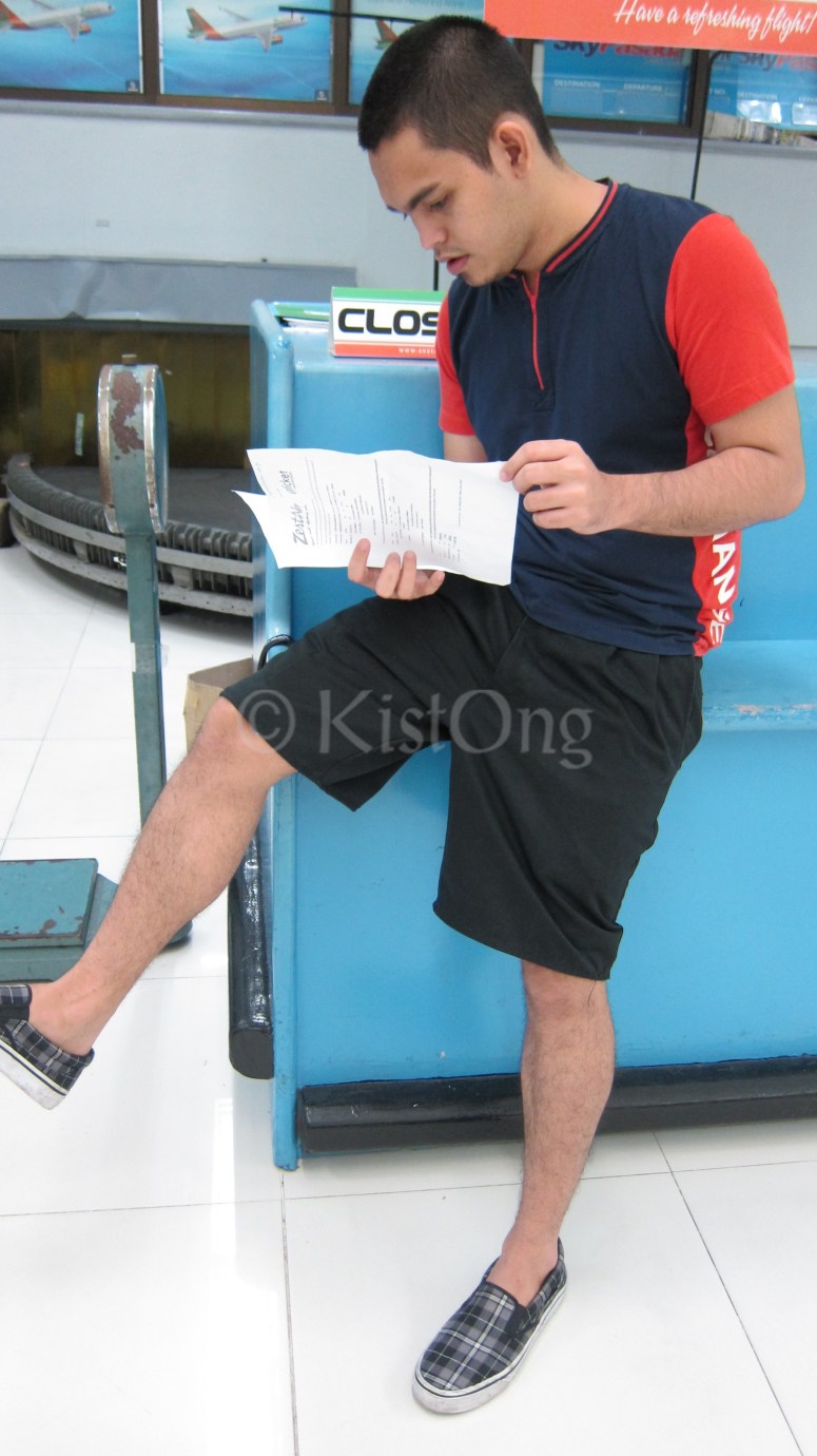 Drew waiting for her friend to send the pictures