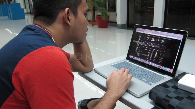 Drew plays Utopia while waiting for our flight