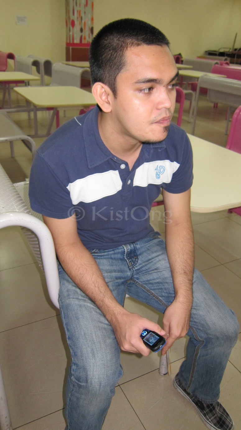 Waiting for Halo Halo at the New Gaisano Mall, Ormoc Waiting for Halo Halo in Gaisano Ormoc