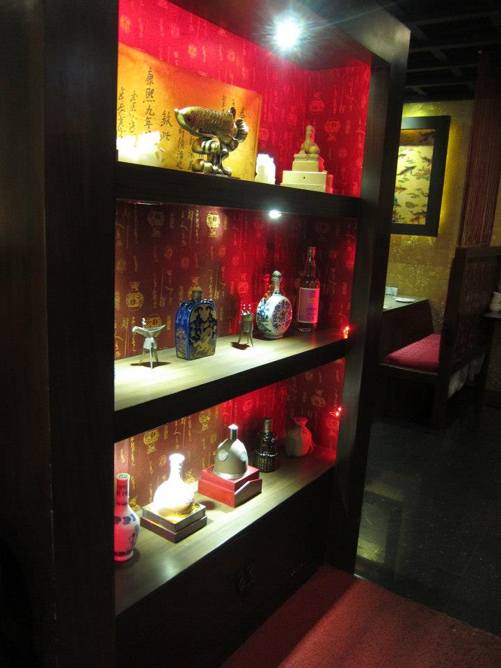 22kao-chi-restaurant-front-decorations