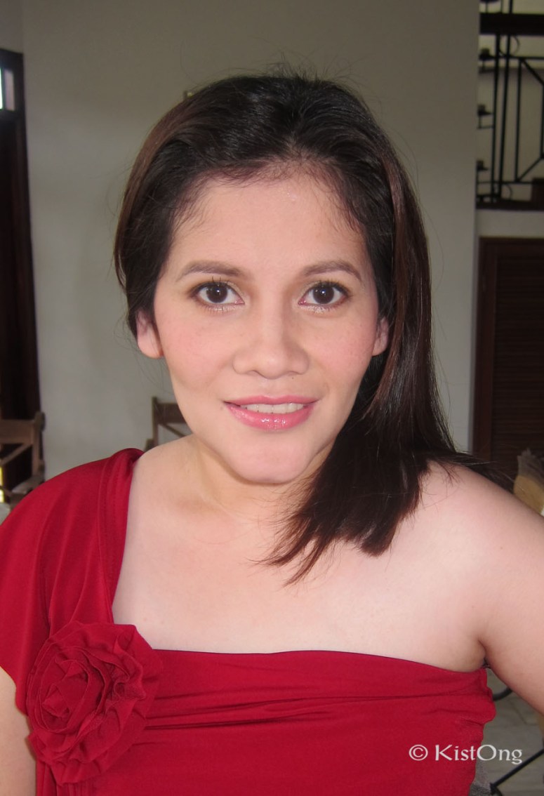 Another photo of her look.