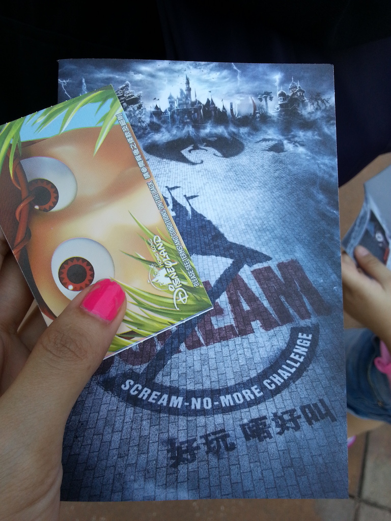 13hongkong disneyland ticket and map