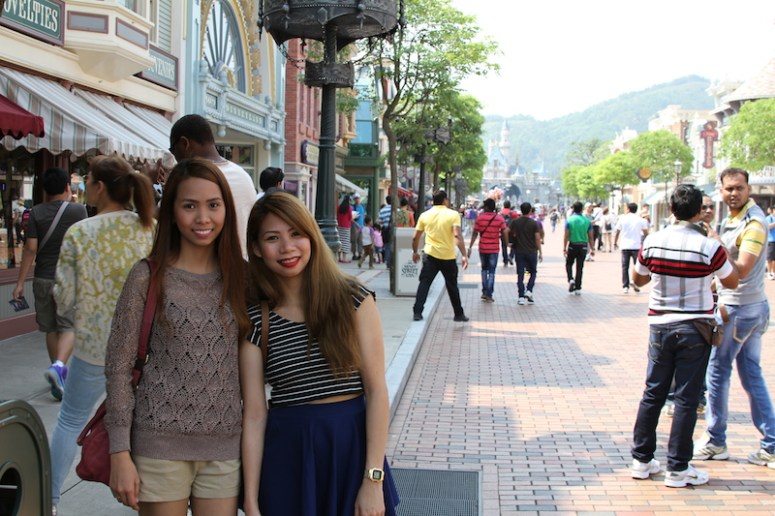 16mandatory hongkong disneyland photo