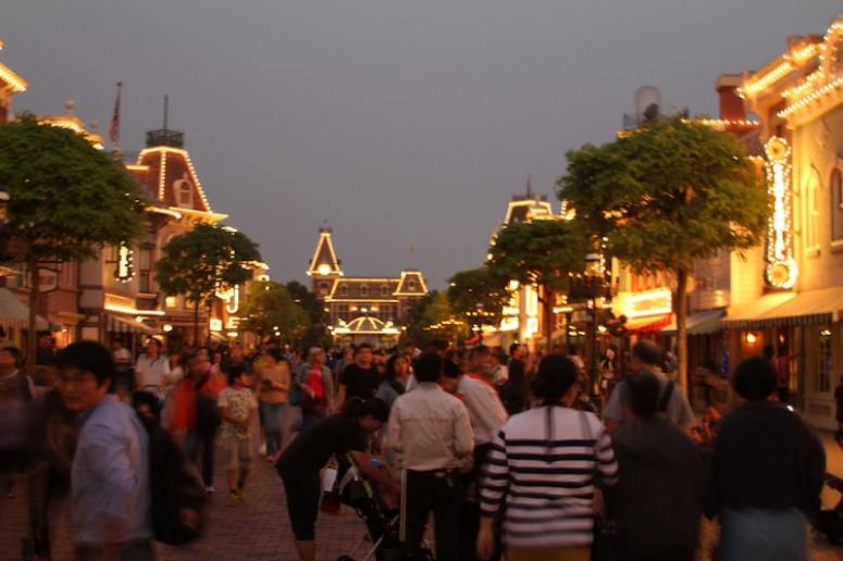 29mandatory hongkong disneyland photo